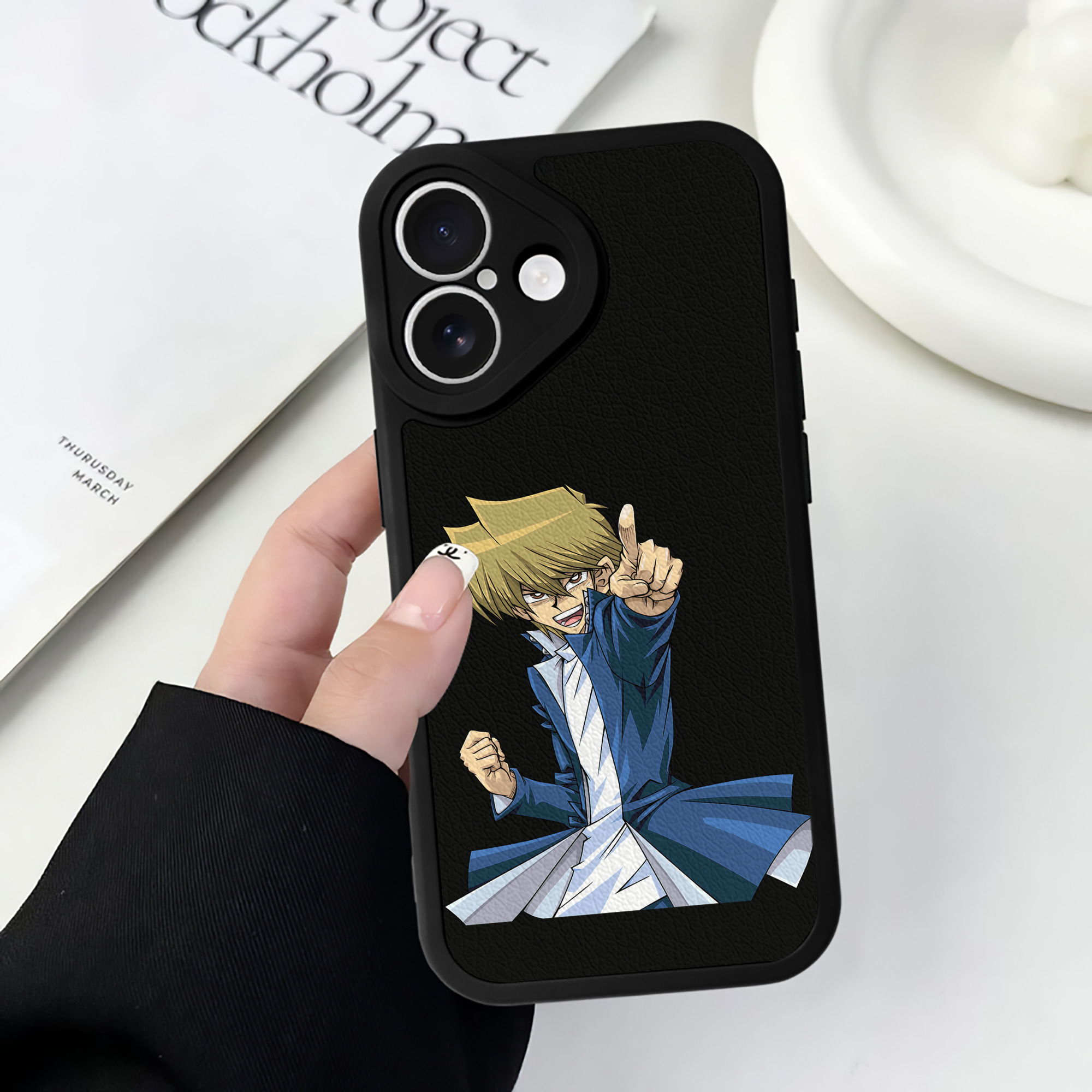 （画像用） 遊☆戯☆王 Yu-Gi-Oh! 【iPhone 16シリーズ対応】シリコンスマホケース（レザー調） 材質：シリコン